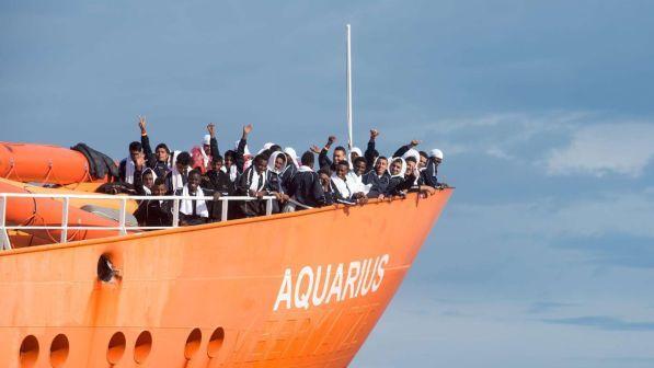 Migranti, Francia: pronti ad accogliere parte di profughi Aquarius
