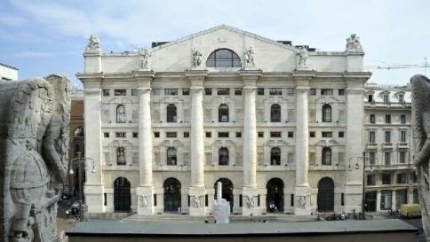 Piazza Affari apre in calo