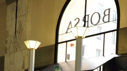 Piazza Affari apre in calo