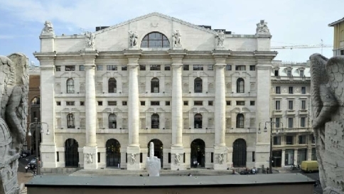 Piazza Affari apre in lieve rialzo