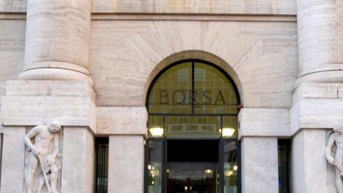 Piazza Affari chiude in calo