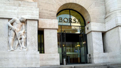 Borsa, Milano chiude in calo
