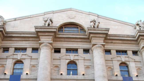 Piazza Affari vola in apertura