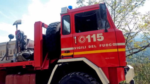 Roma, voragine tra due palazzi: famiglie evacuate