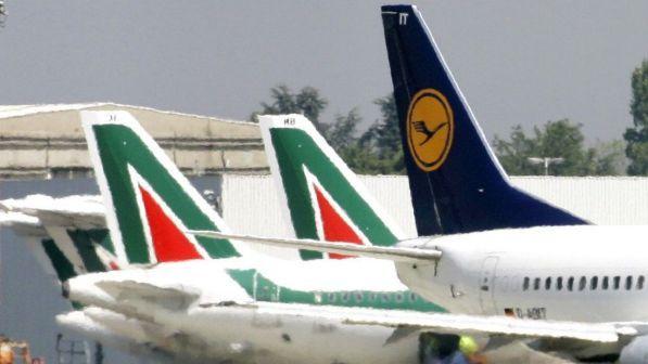 Lufthansa: "Alitalia va ristrutturata, tocca al governo italiano" | Cdm approva decreto su proroga dei tempi di vendita