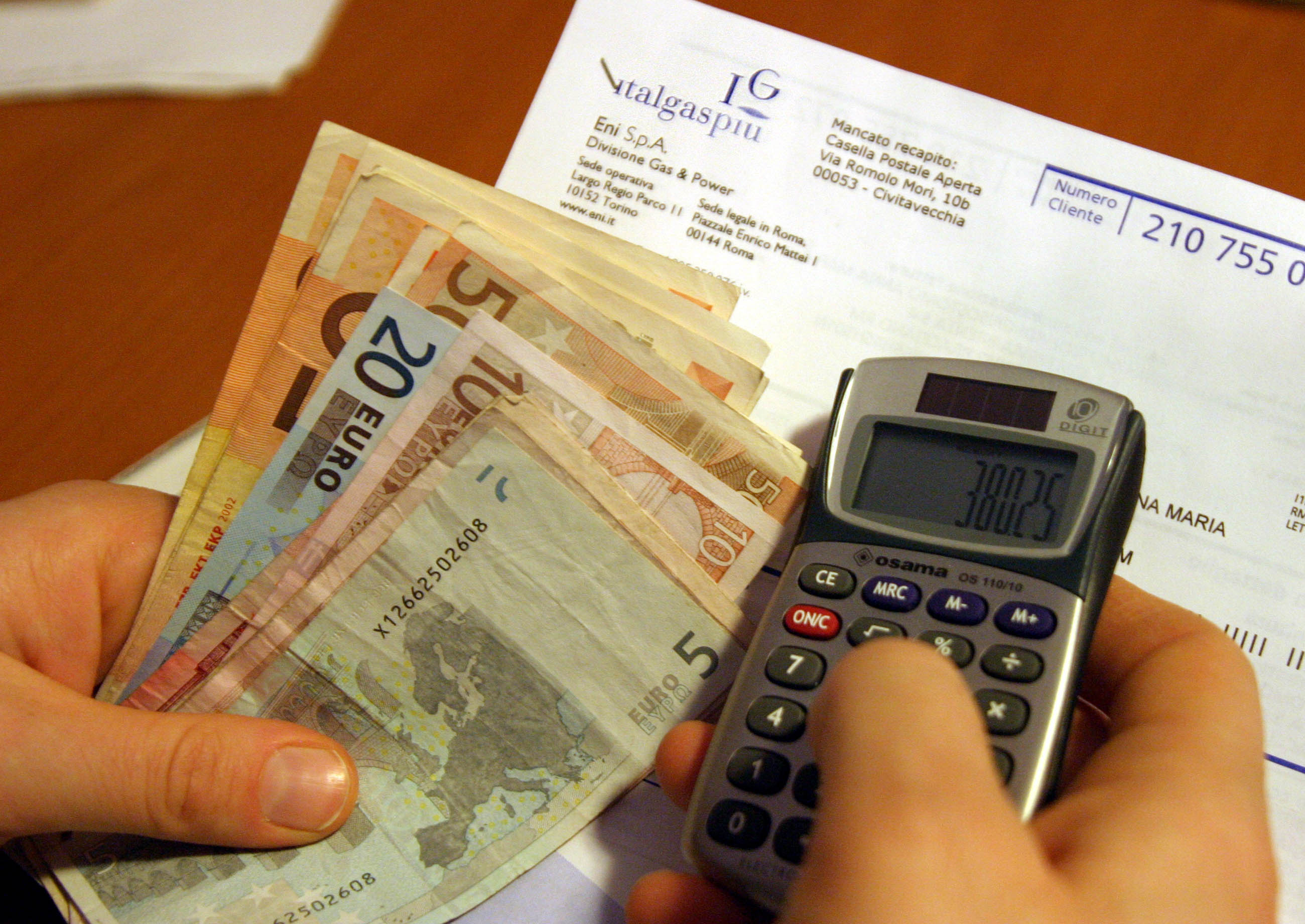 Autorità per l’energia: nel 2015 bollette meno care