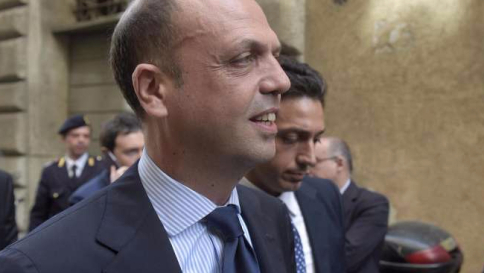 Alfano: "Ridurre l'età punibile. Anche i 16enni sanno cos'è un crimine"