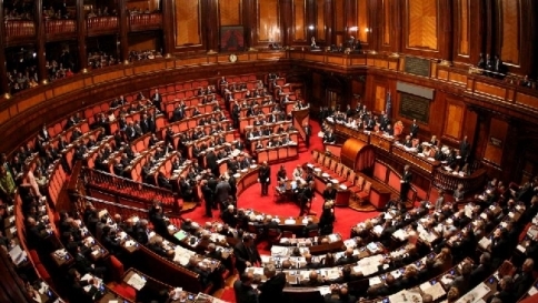 Riforme, il Ddl in Senato: bocciate le pregiudiziali tra le proteste