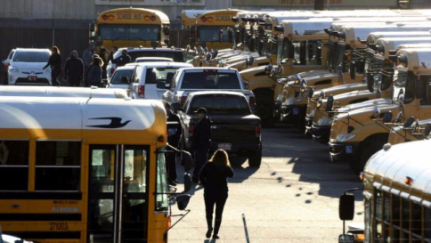 Allarme terrorismo a L.A., l'Fbi ritiene le minacce non credibili: riaprono scuole