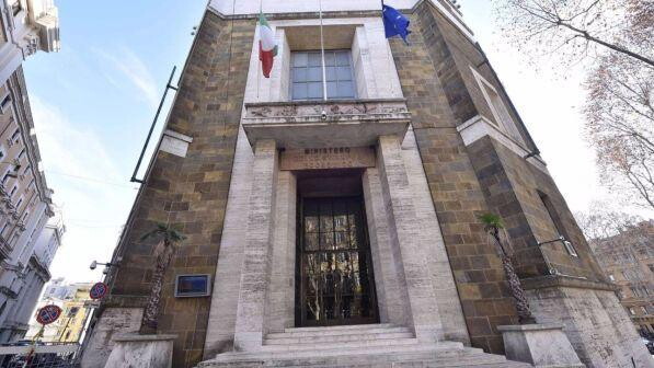 Rai, lettera del Mise: "Artisti esclusi dal tetto degli stipendi"