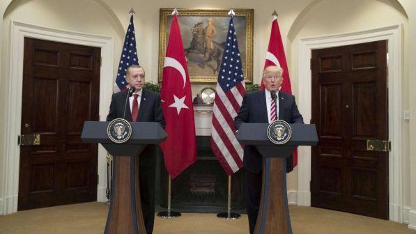 La Turchia avvisa Trump: "Rapporti con Usa vicini alla rottura"