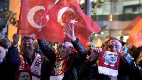 Turchia, cominciano le epurazioni: licenziati 58 giornalisti anti Erdogan