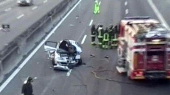 Cuneo, auto precipita da cavalcavia: un morto, due feriti