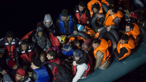 Migranti, Ue: usare forza per impronte Alfano: "Le prendiamo quasi al 100%"