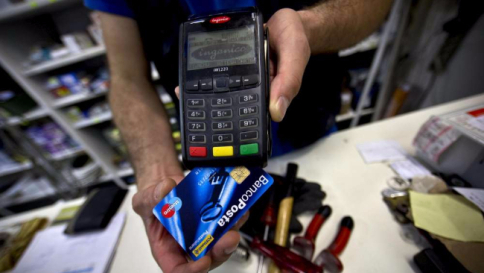 Stabilità, emendamento Pd: pagamenti con Bancomat anche sotto i 5 euro