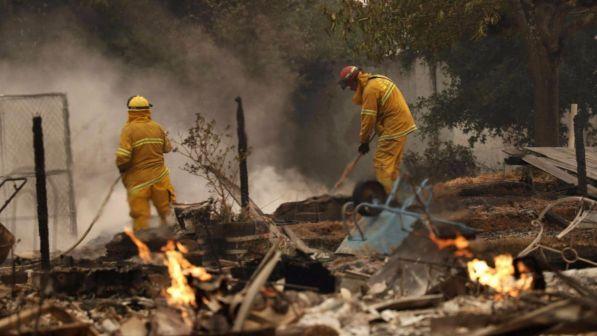 Incendi in California, 3.500 edifici distrutti: oltre 500 i dispersi