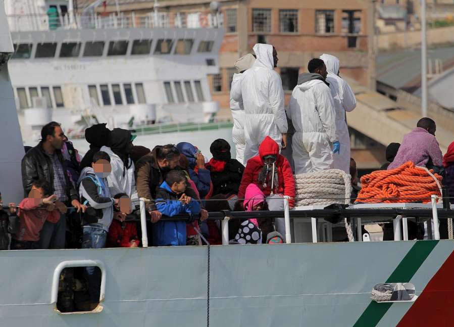 Migranti, altri due barconi affondano al largo della Libia: 200 i morti