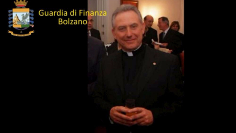 Il monsignore arrestato per truffa: "Io caduto in trappola, solo fango"