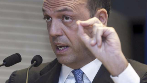 Unioni civili, appello di Alfano