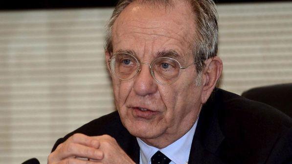 Padoan: "Problema non è Savona, ma idee della maggioranza su Ue"
