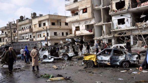 Siria, gli ultimi ribelli evacuati da Homs: via altre 3mila persone