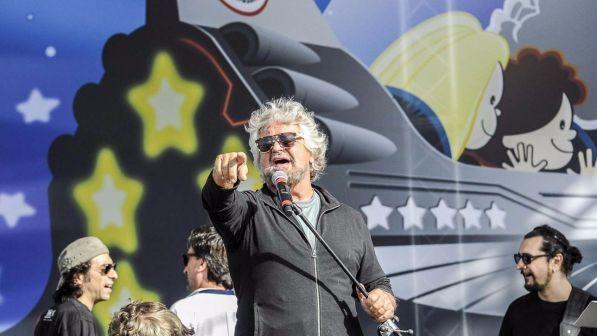 Duro scontro M5s-Lega, Grillo: "Salvini traditore politico" | La replica: "Vogliamo votare, voi volete i clandestini"