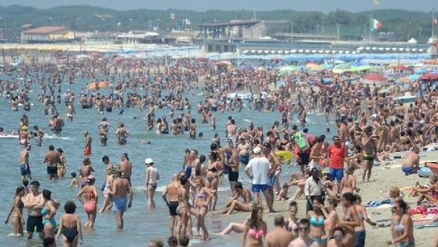 E' boom di turisti: 30 mln in viaggioOtto su dieci resteranno in Italia