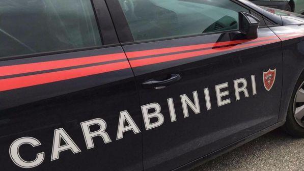 Torino, carabinieri fermano abusivi e vengono accerchiati da 50 ragazzi