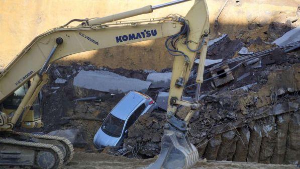Voragine Roma, primi due indagati per crollo colposo