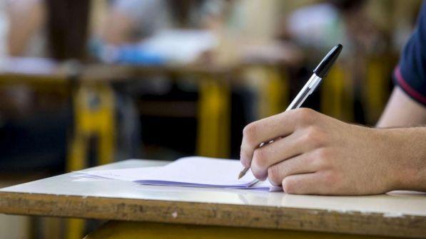 Siracusa, parla il prof aggredito dai genitori di un suo alunno: "Sto pensando di lasciare la scuola"