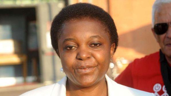 Vandali contro casa Kyenge, il vicino: "Il marito non raccoglieva le feci del cane"