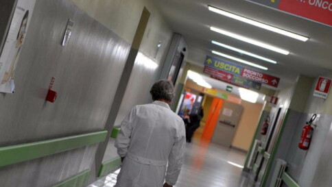 Genova, 63enne massacrato di botte da nomadi per lite su viabilità
