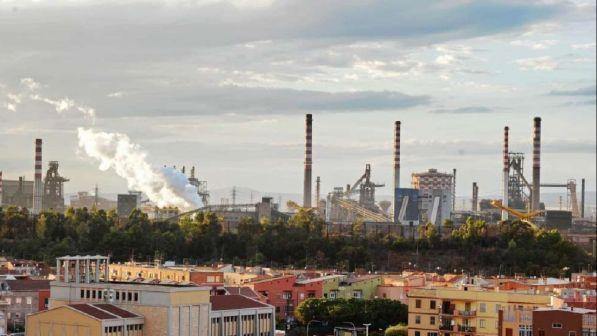 Ilva Taranto, morto un operaio: i sindacati proclamano lo sciopero, la Procura apre un'inchiesta