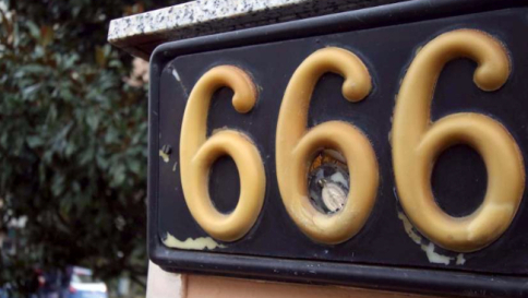 Milano,finto esorcista stuprava 14enne:"Sei il diavolo,devo purificarti"