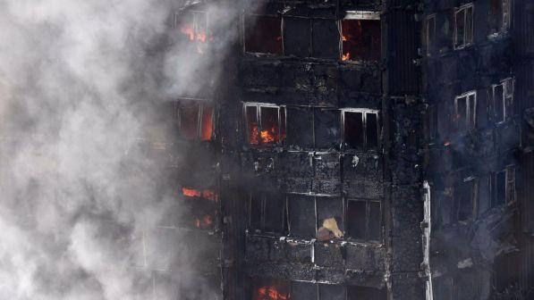 Rogo di Londra, aperta indagine penale: "Speriamo meno di 100 morti"
