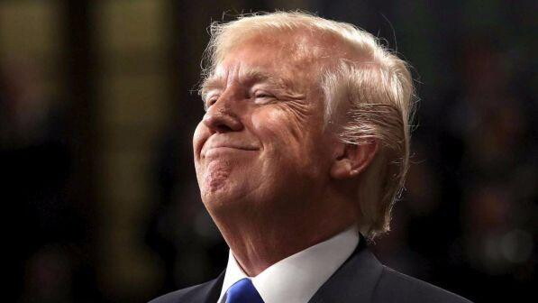 Trump dona un quarto del suo stipendio per infrastrutture