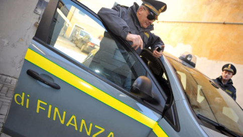 Assenteismo, 35 arresti al Comune di Sanremo: c'è chi timbrava in mutande