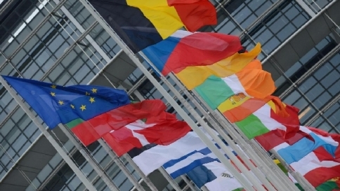 Italia promossa a metà dall'Ue: "Attui riforme e risolva nodo pensioni"