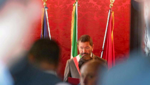 Roma, il day after di Marino: citando Neruda celebra le nozze di Jamie e Matteo