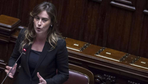 Boschi, la Camera dice no alla sfiducia Il ministro: "Nessun conflitto interessi"