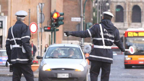 Roma, stipendi dei comunali bloccati: ora la Capitale è a rischio paralisi