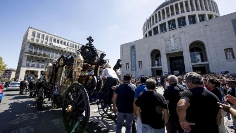 Casamonica, lo sfogo dei parenti: "Era il nostro Papa, ci state disonorando"