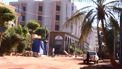 Terroristi assaltano l'hotel degli stranieri in Mali, ostaggi liberati