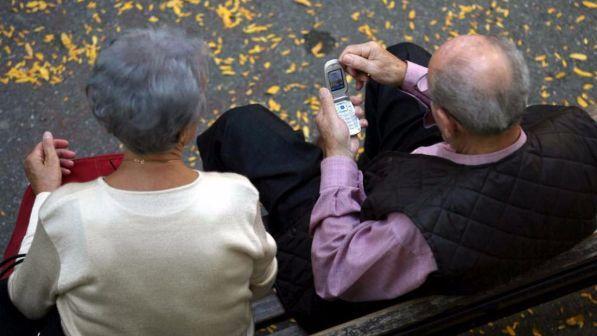 Manovra, tra le ipotesi anche bonus nonni: sconti per aiuti a nipoti