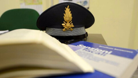 Udine, scoperta coppia di evasori totali: erano intestatari di 760 auto