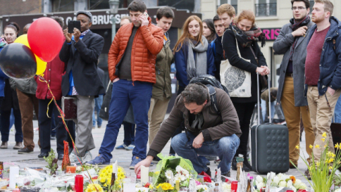 Attacchi a Bruxelles, nuovo minuto di silenzio in omaggio alle vittime