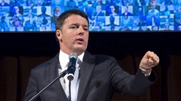 Renzi: Il referendum non sia usato per mandarmi a casa <br> Grillo: Il premier conta zero, licenziato da De Benedetti