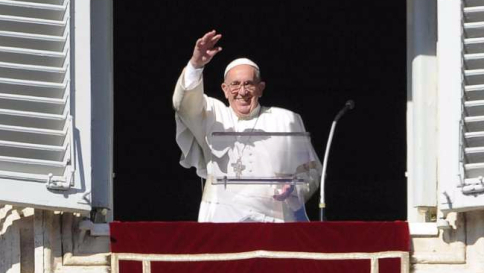 San Pietro blindata per l'Angelus: i fedeli devono passare sotto al metal detector