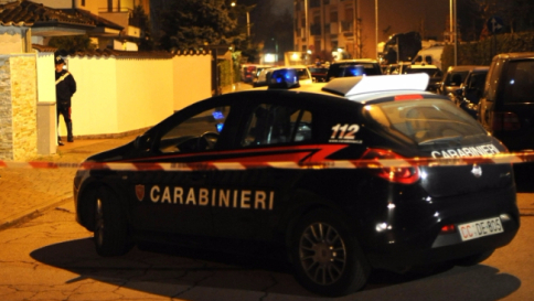 Attirano anziano promettendo sesso, poi lo rapinano e lo annegano: presi