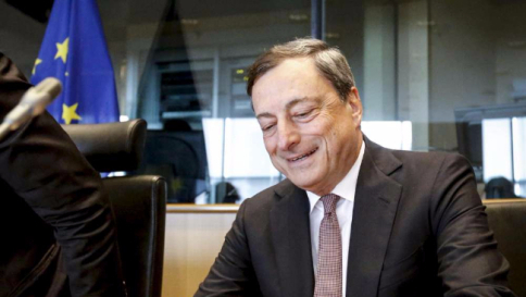 Draghi: misure per rialzare l'inflazione il più presto possibile